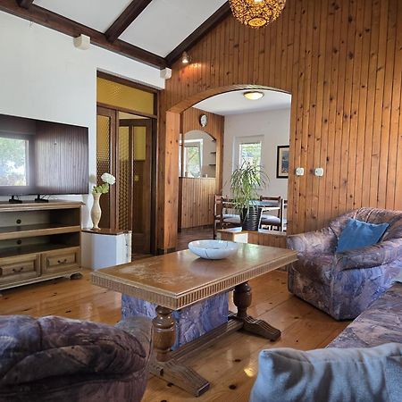 Apartments Jelena Supetar - Four Apartments - A Small House With A Private Yard - Two-Room Apartment With A Sea View - Studio Apartment - Two-Room Apartment With Garden View- Free Parking מראה חיצוני תמונה