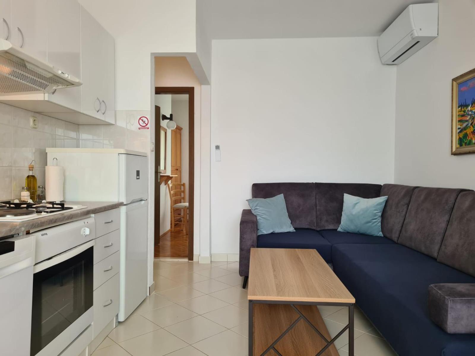 Apartments Jelena Supetar - Four Apartments - A Small House With A Private Yard - Two-Room Apartment With A Sea View - Studio Apartment - Two-Room Apartment With Garden View- Free Parking מראה חיצוני תמונה