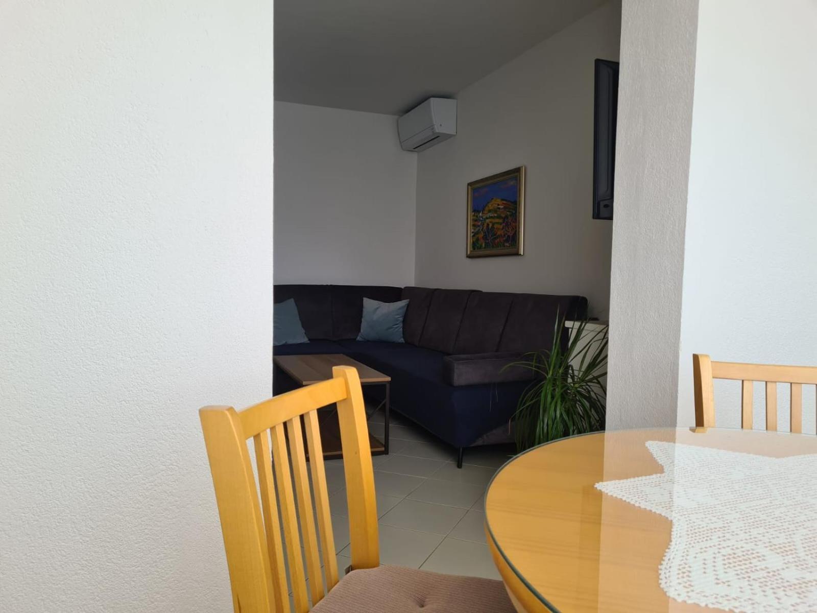 Apartments Jelena Supetar - Four Apartments - A Small House With A Private Yard - Two-Room Apartment With A Sea View - Studio Apartment - Two-Room Apartment With Garden View- Free Parking מראה חיצוני תמונה