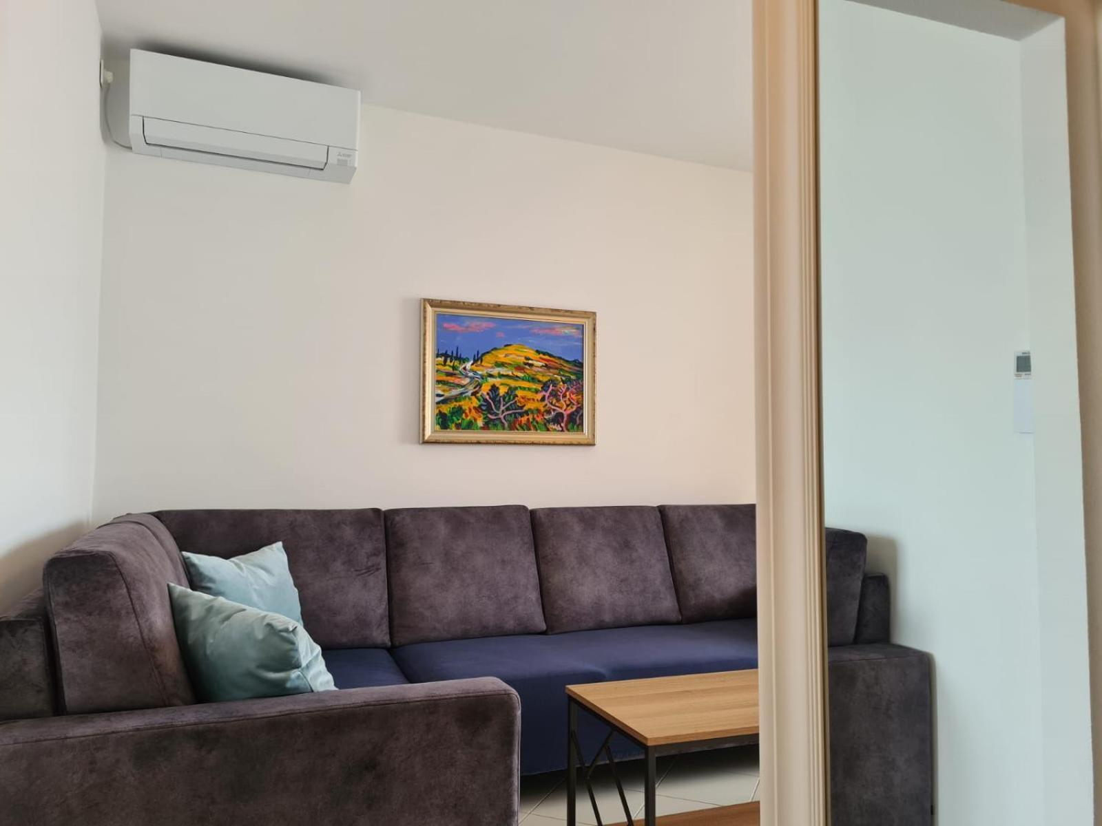 Apartments Jelena Supetar - Four Apartments - A Small House With A Private Yard - Two-Room Apartment With A Sea View - Studio Apartment - Two-Room Apartment With Garden View- Free Parking מראה חיצוני תמונה