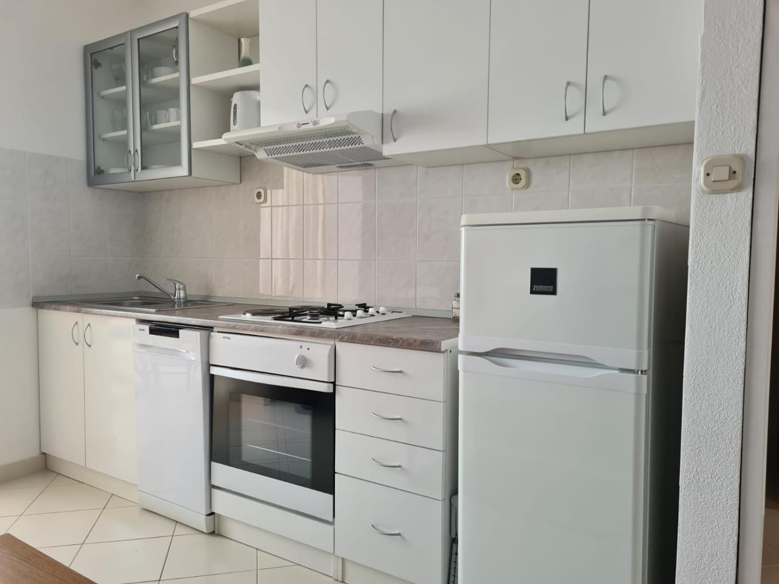 Apartments Jelena Supetar - Four Apartments - A Small House With A Private Yard - Two-Room Apartment With A Sea View - Studio Apartment - Two-Room Apartment With Garden View- Free Parking מראה חיצוני תמונה