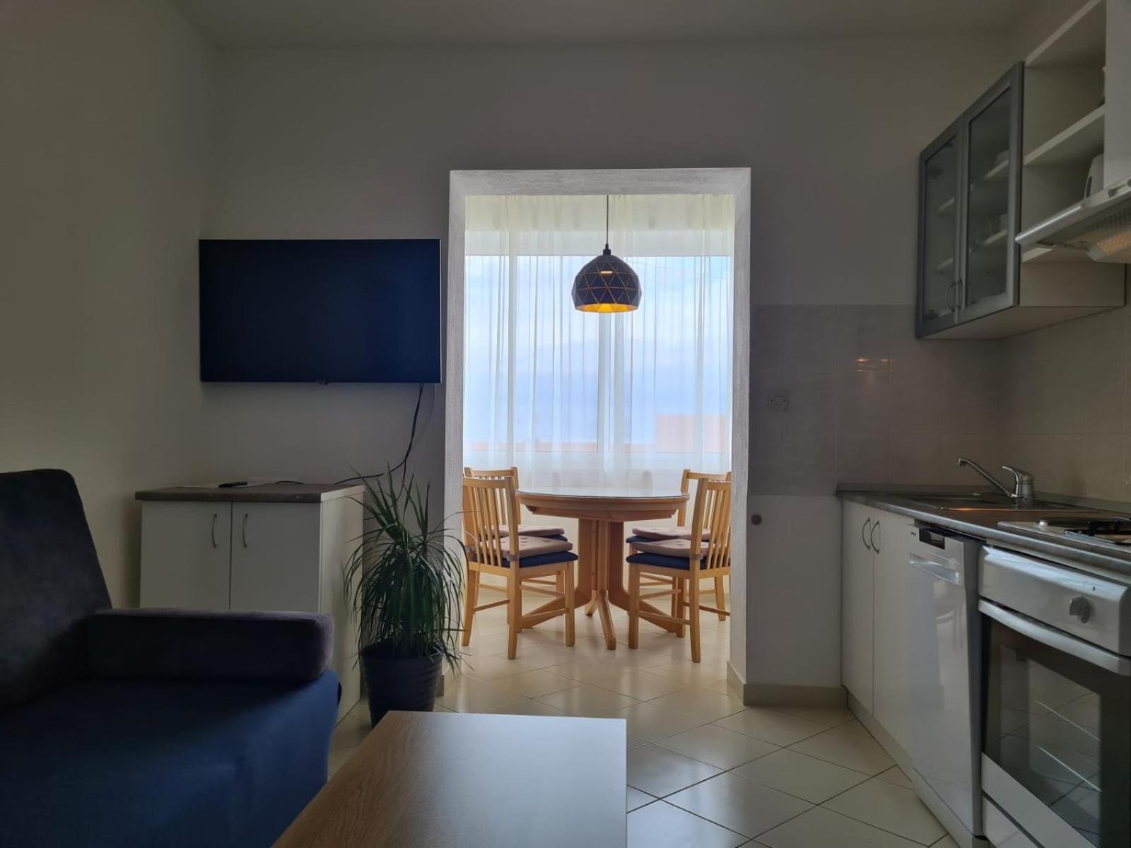Apartments Jelena Supetar - Four Apartments - A Small House With A Private Yard - Two-Room Apartment With A Sea View - Studio Apartment - Two-Room Apartment With Garden View- Free Parking מראה חיצוני תמונה