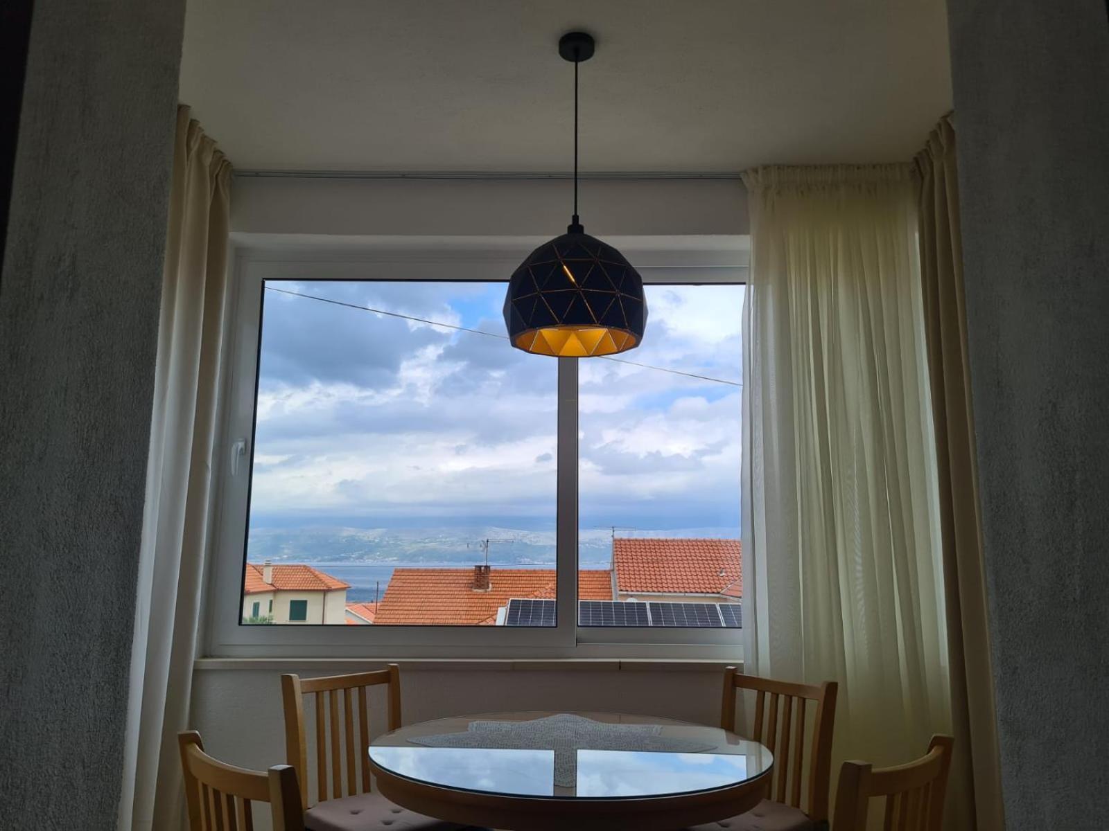 Apartments Jelena Supetar - Four Apartments - A Small House With A Private Yard - Two-Room Apartment With A Sea View - Studio Apartment - Two-Room Apartment With Garden View- Free Parking מראה חיצוני תמונה