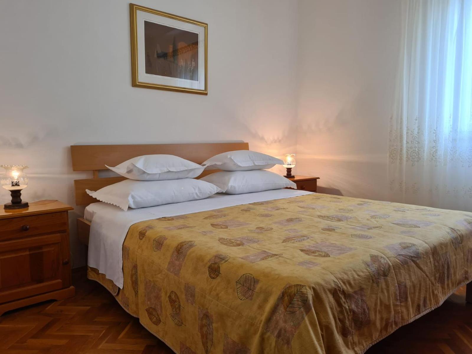 Apartments Jelena Supetar - Four Apartments - A Small House With A Private Yard - Two-Room Apartment With A Sea View - Studio Apartment - Two-Room Apartment With Garden View- Free Parking מראה חיצוני תמונה
