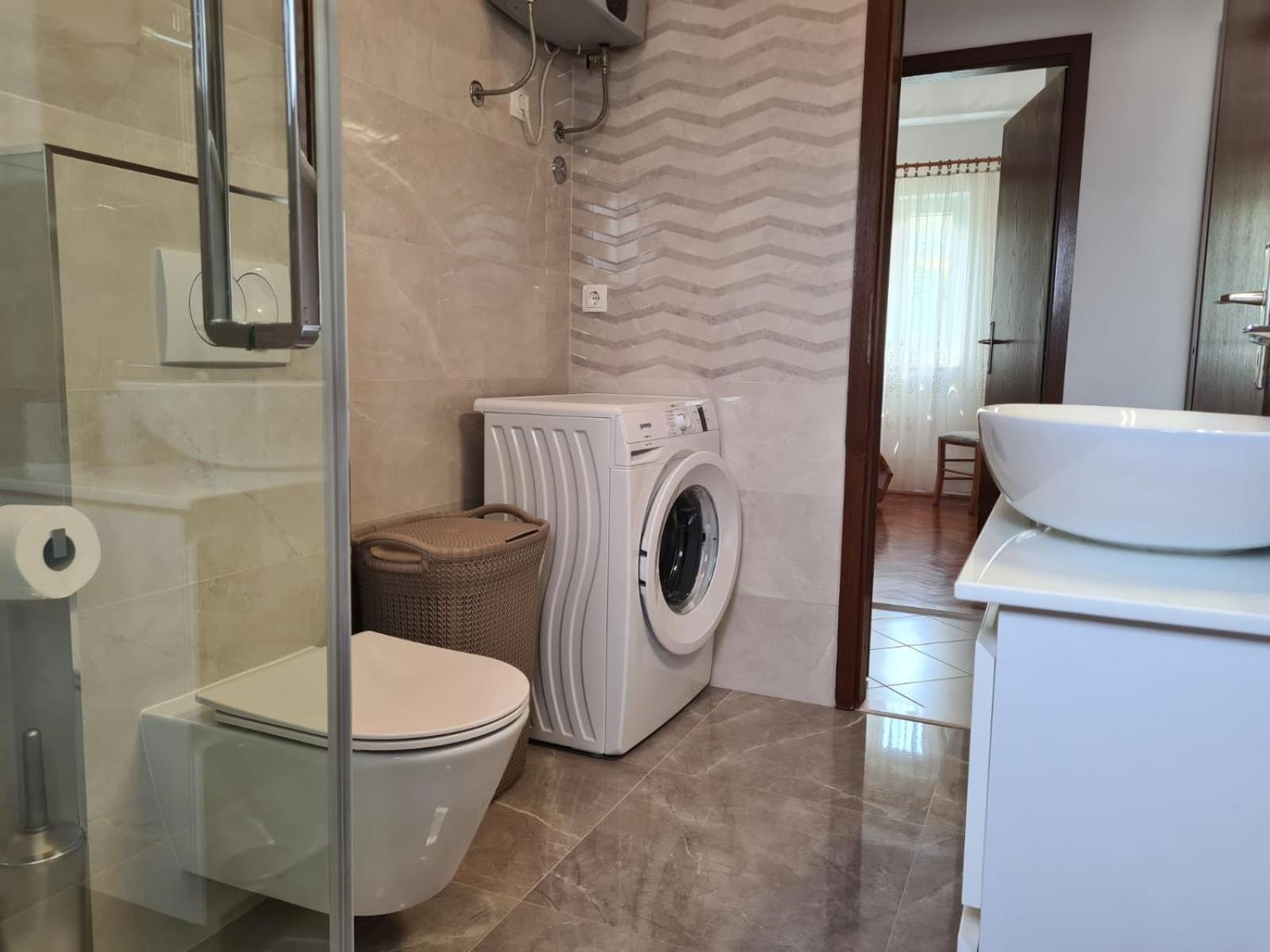 Apartments Jelena Supetar - Four Apartments - A Small House With A Private Yard - Two-Room Apartment With A Sea View - Studio Apartment - Two-Room Apartment With Garden View- Free Parking מראה חיצוני תמונה