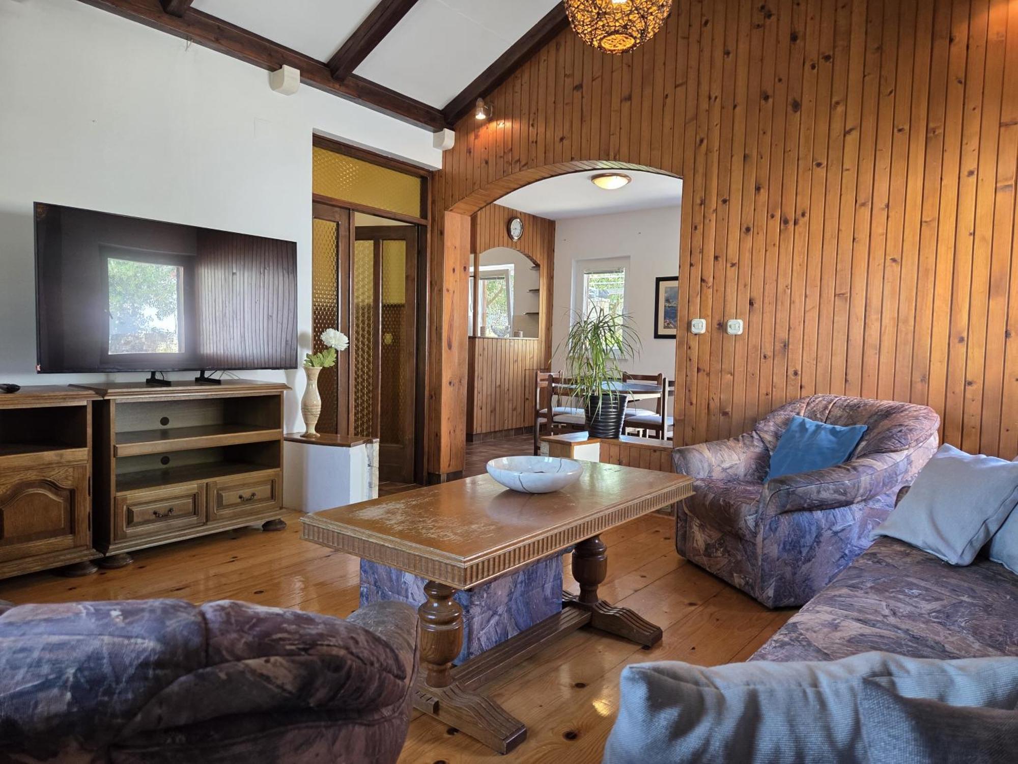 Apartments Jelena Supetar - Four Apartments - A Small House With A Private Yard - Two-Room Apartment With A Sea View - Studio Apartment - Two-Room Apartment With Garden View- Free Parking מראה חיצוני תמונה