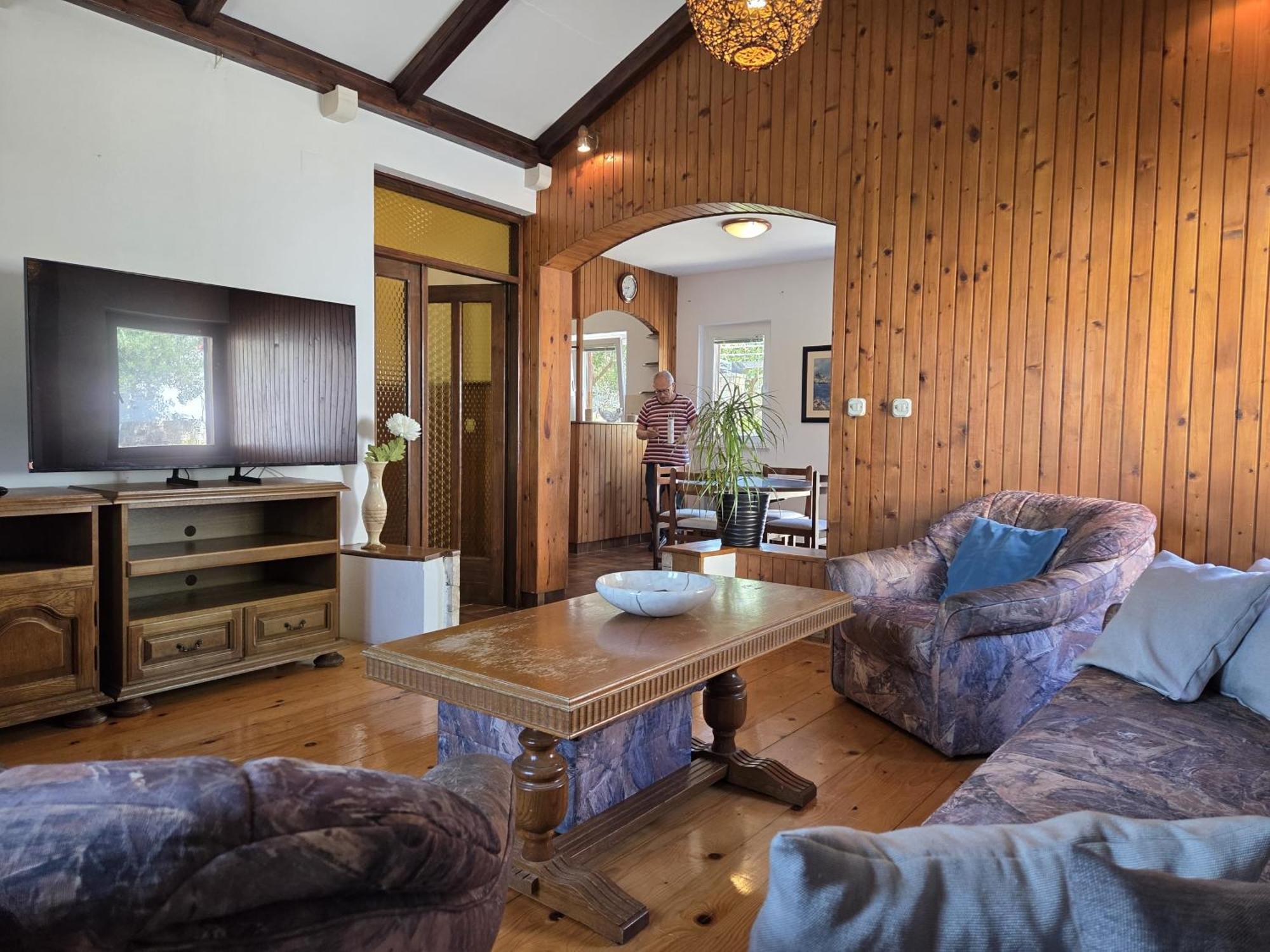 Apartments Jelena Supetar - Four Apartments - A Small House With A Private Yard - Two-Room Apartment With A Sea View - Studio Apartment - Two-Room Apartment With Garden View- Free Parking מראה חיצוני תמונה