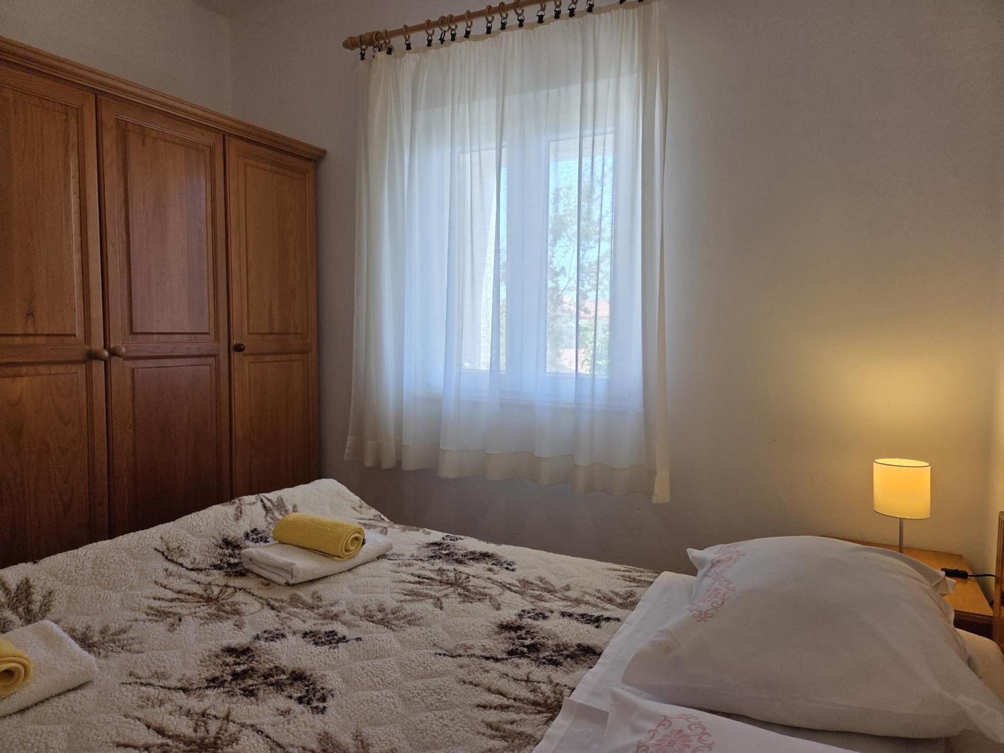 Apartments Jelena Supetar - Four Apartments - A Small House With A Private Yard - Two-Room Apartment With A Sea View - Studio Apartment - Two-Room Apartment With Garden View- Free Parking מראה חיצוני תמונה