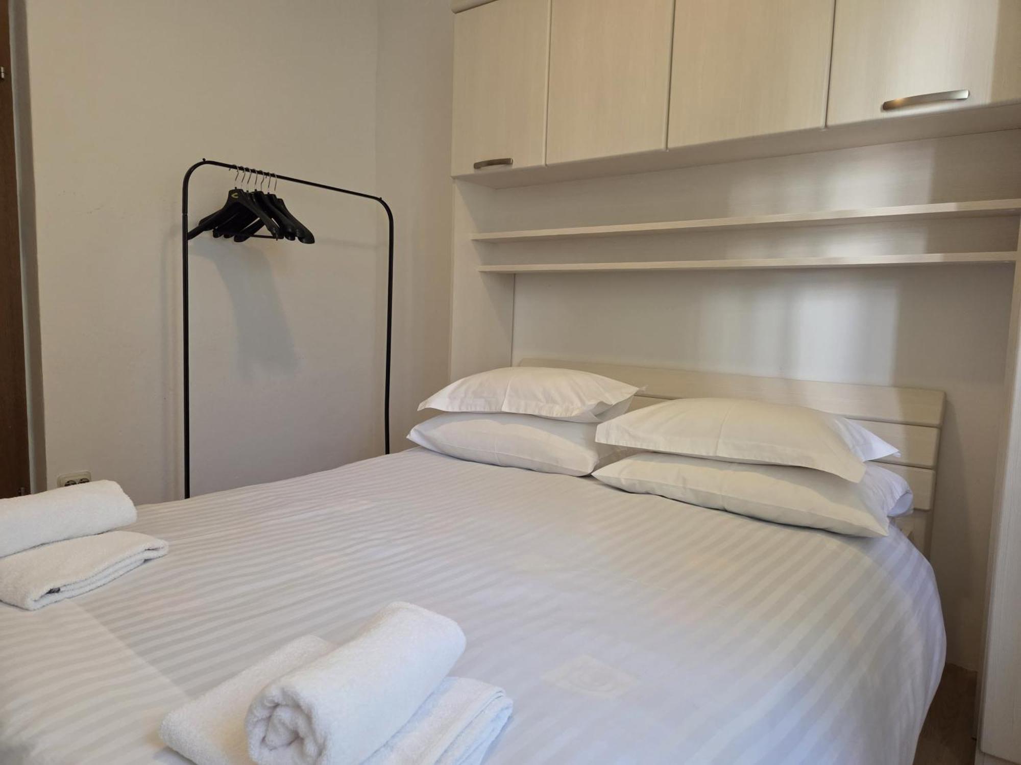 Apartments Jelena Supetar - Four Apartments - A Small House With A Private Yard - Two-Room Apartment With A Sea View - Studio Apartment - Two-Room Apartment With Garden View- Free Parking מראה חיצוני תמונה