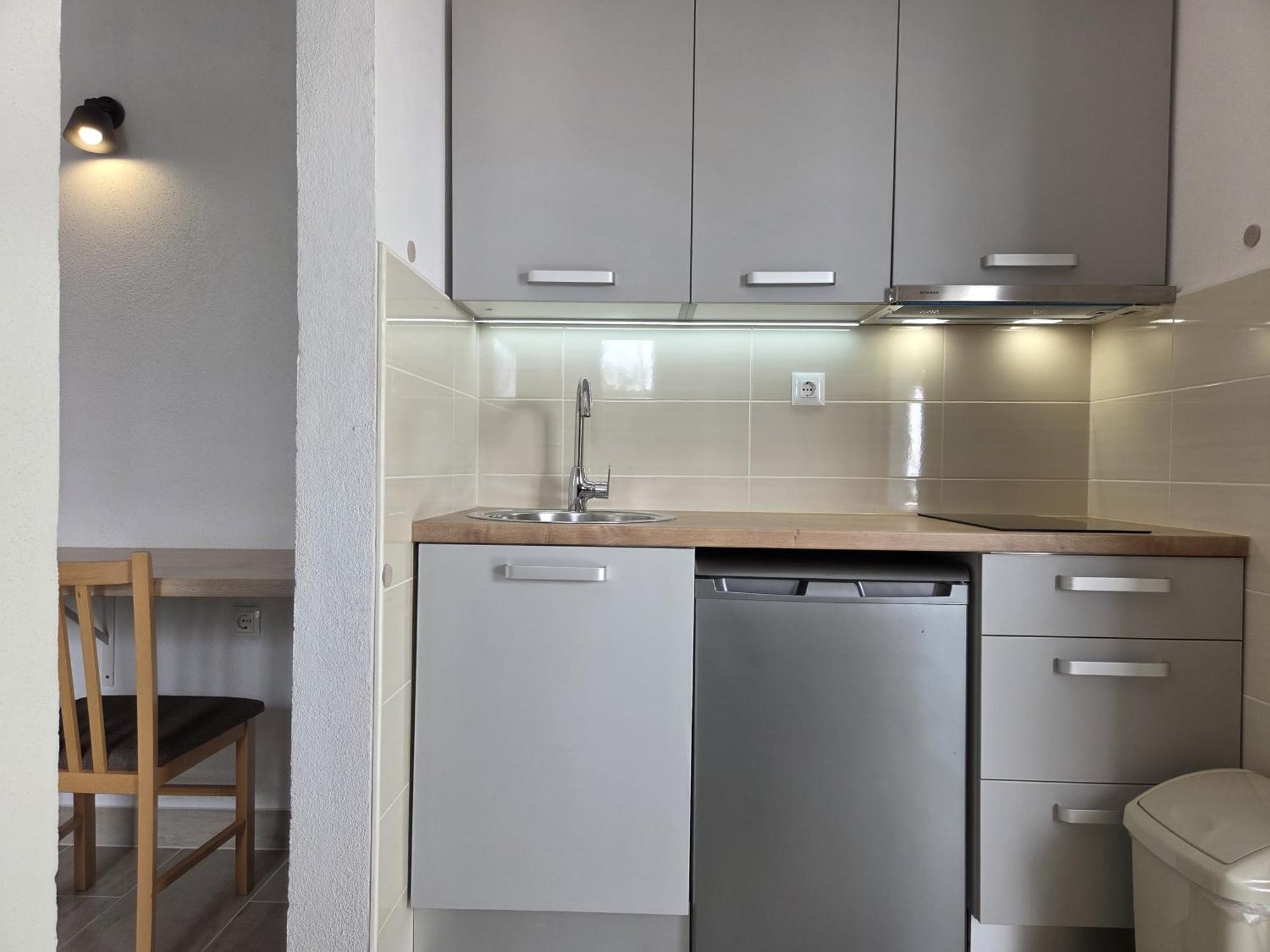 Apartments Jelena Supetar - Four Apartments - A Small House With A Private Yard - Two-Room Apartment With A Sea View - Studio Apartment - Two-Room Apartment With Garden View- Free Parking מראה חיצוני תמונה